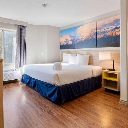 Days Inn By Wyndham Thornton Dış mekan fotoğraf