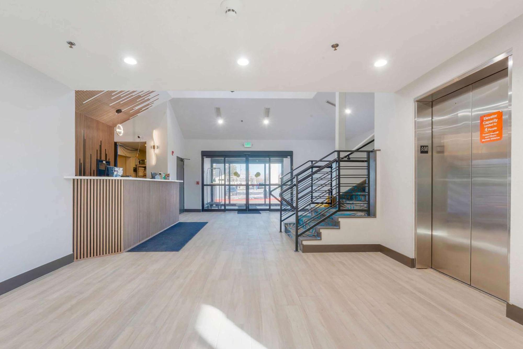 Days Inn By Wyndham Thornton Dış mekan fotoğraf