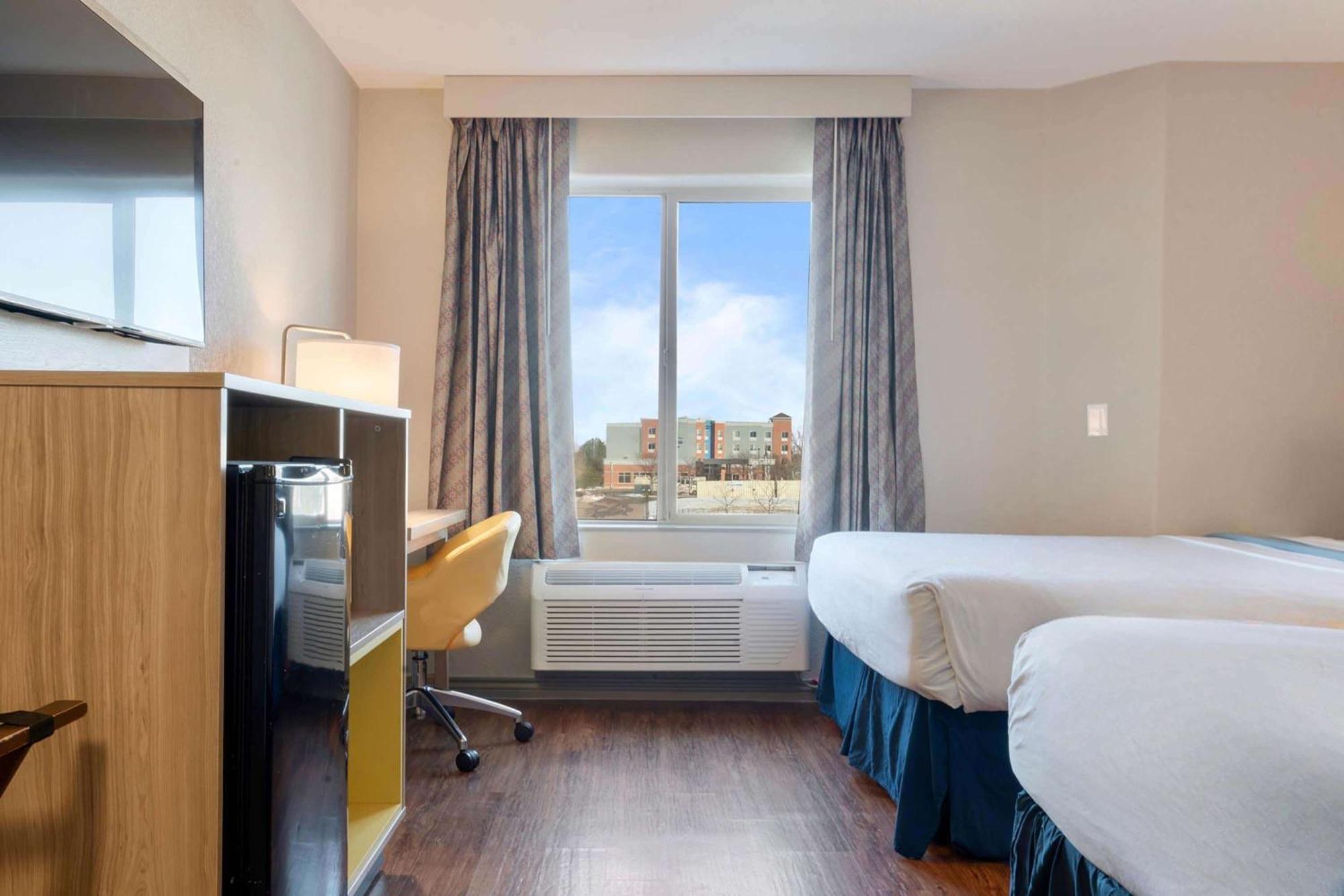 Days Inn By Wyndham Thornton Dış mekan fotoğraf