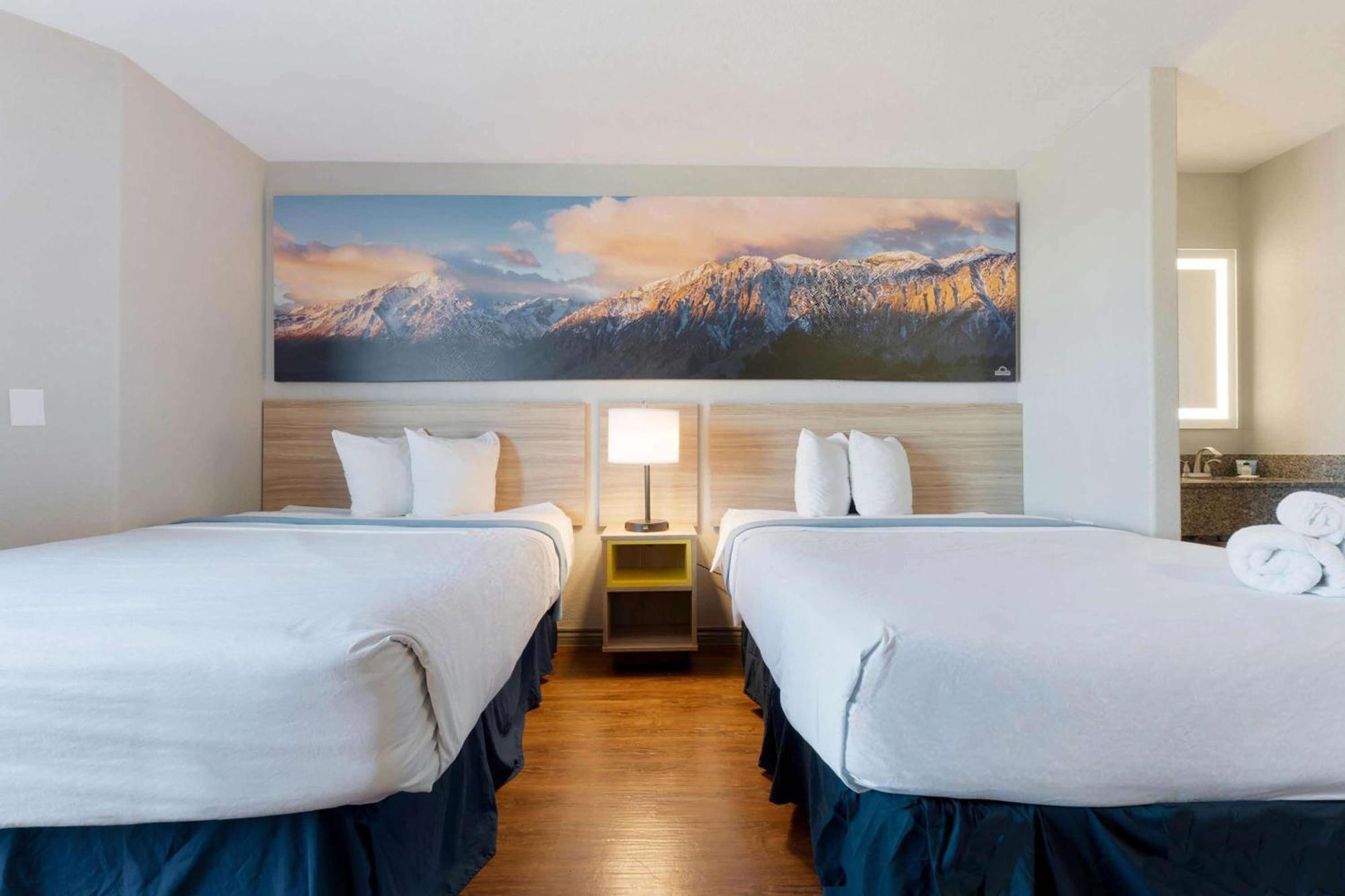 Days Inn By Wyndham Thornton Dış mekan fotoğraf