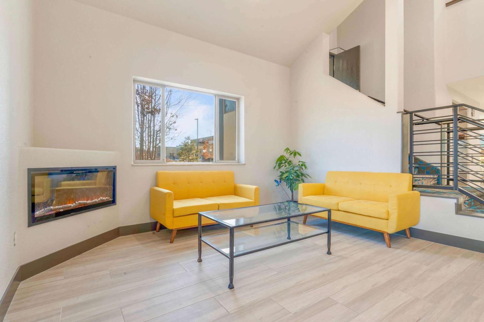 Days Inn By Wyndham Thornton Dış mekan fotoğraf