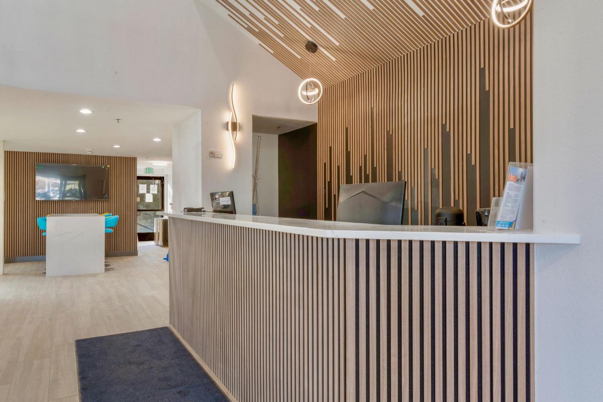 Days Inn By Wyndham Thornton Dış mekan fotoğraf