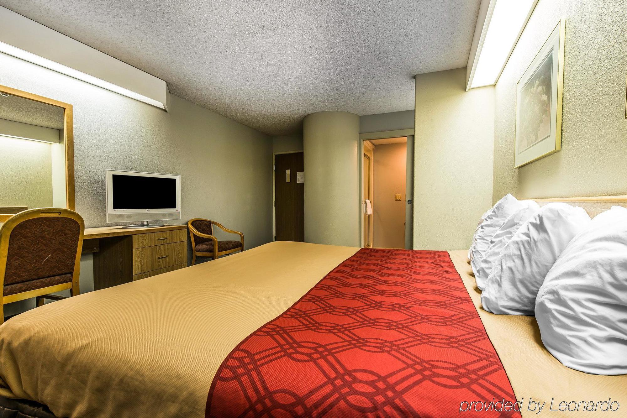 Days Inn By Wyndham Thornton Dış mekan fotoğraf