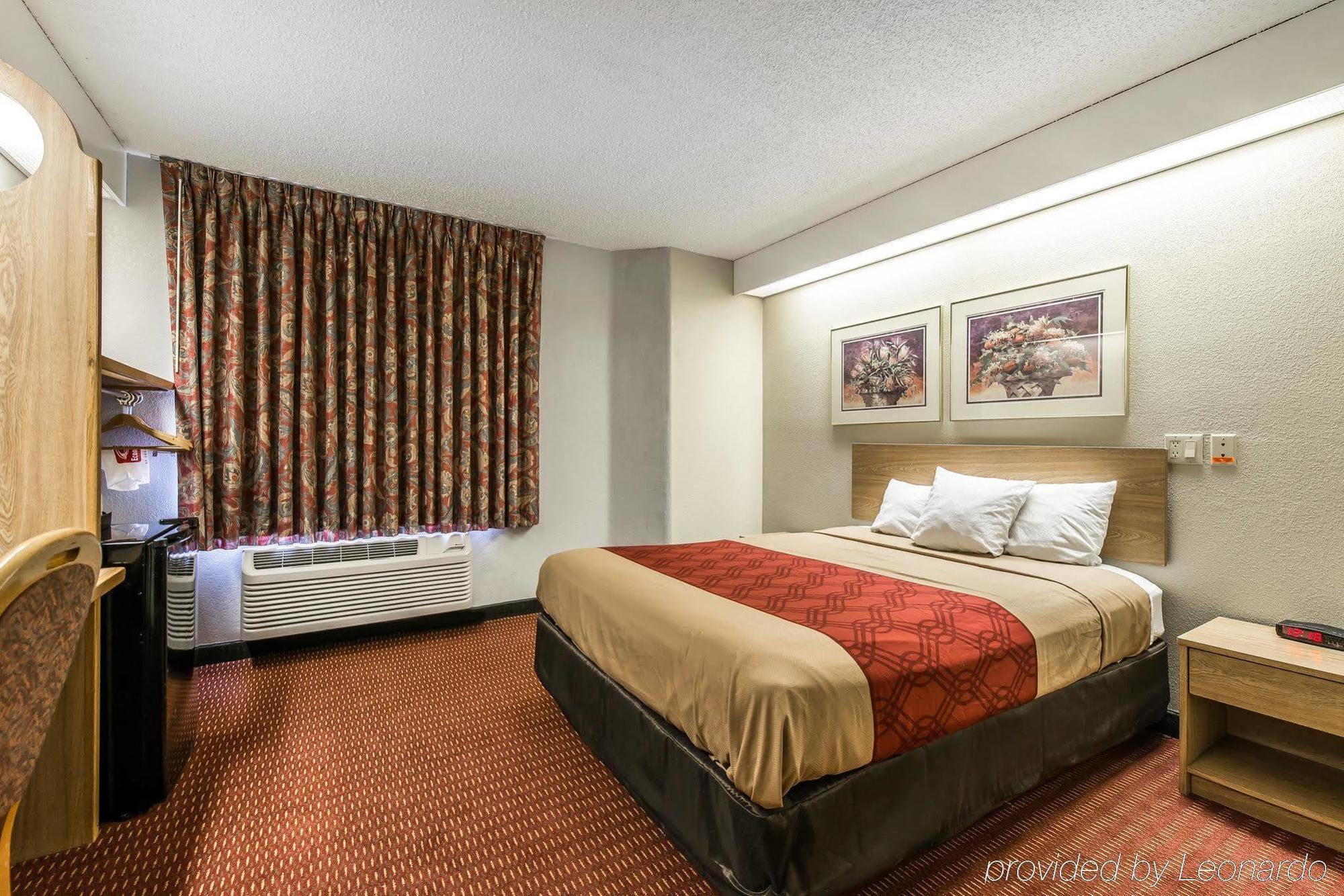 Days Inn By Wyndham Thornton Dış mekan fotoğraf