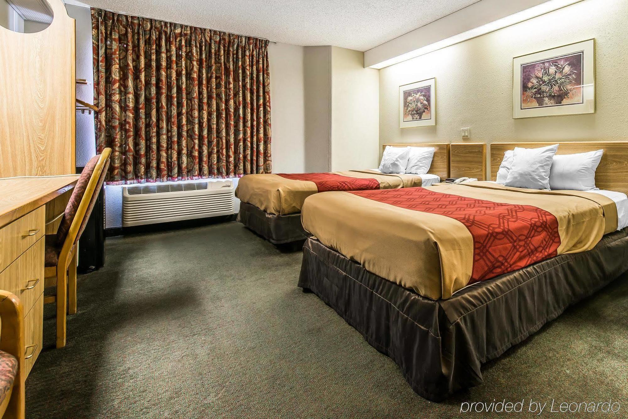 Days Inn By Wyndham Thornton Dış mekan fotoğraf
