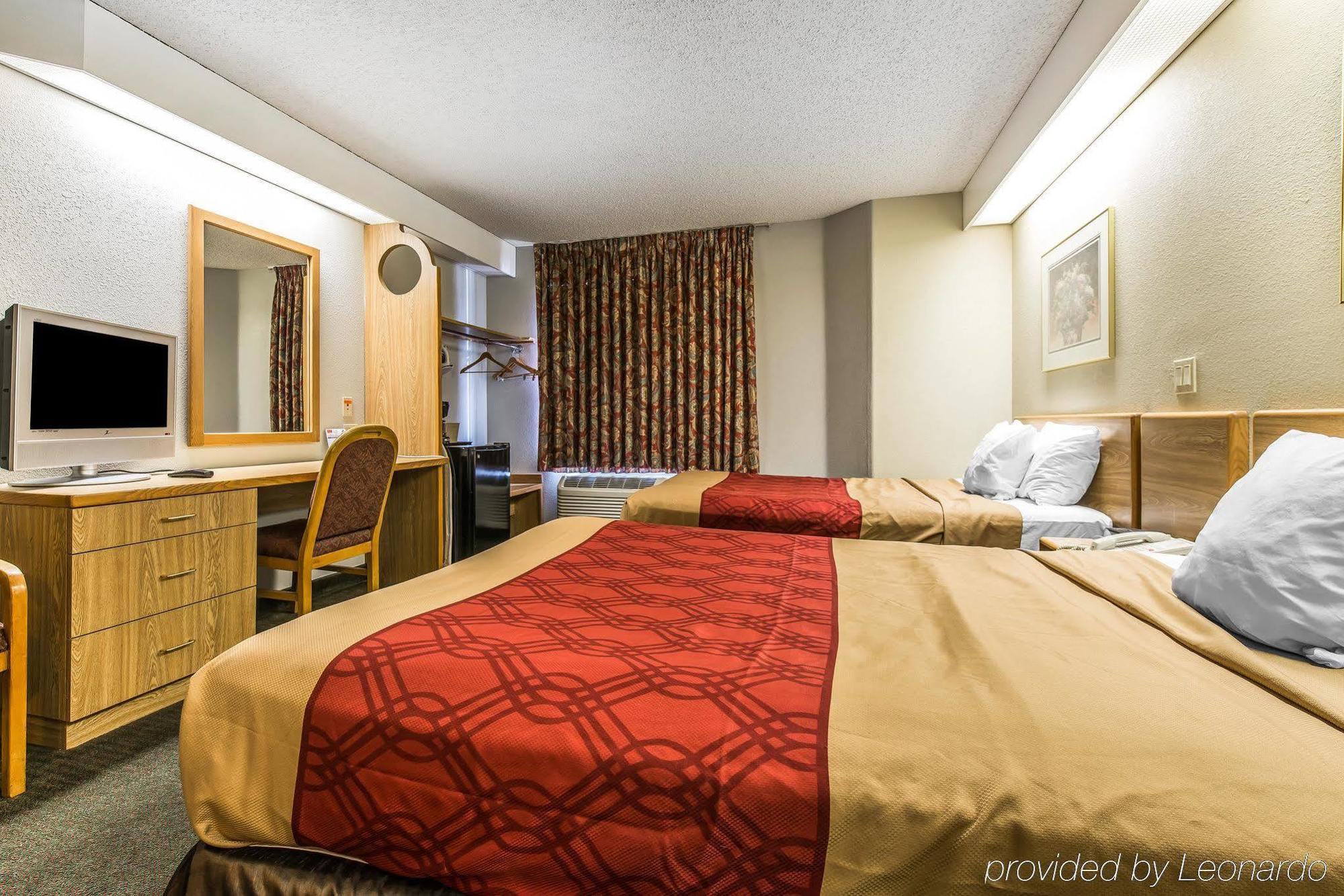 Days Inn By Wyndham Thornton Dış mekan fotoğraf