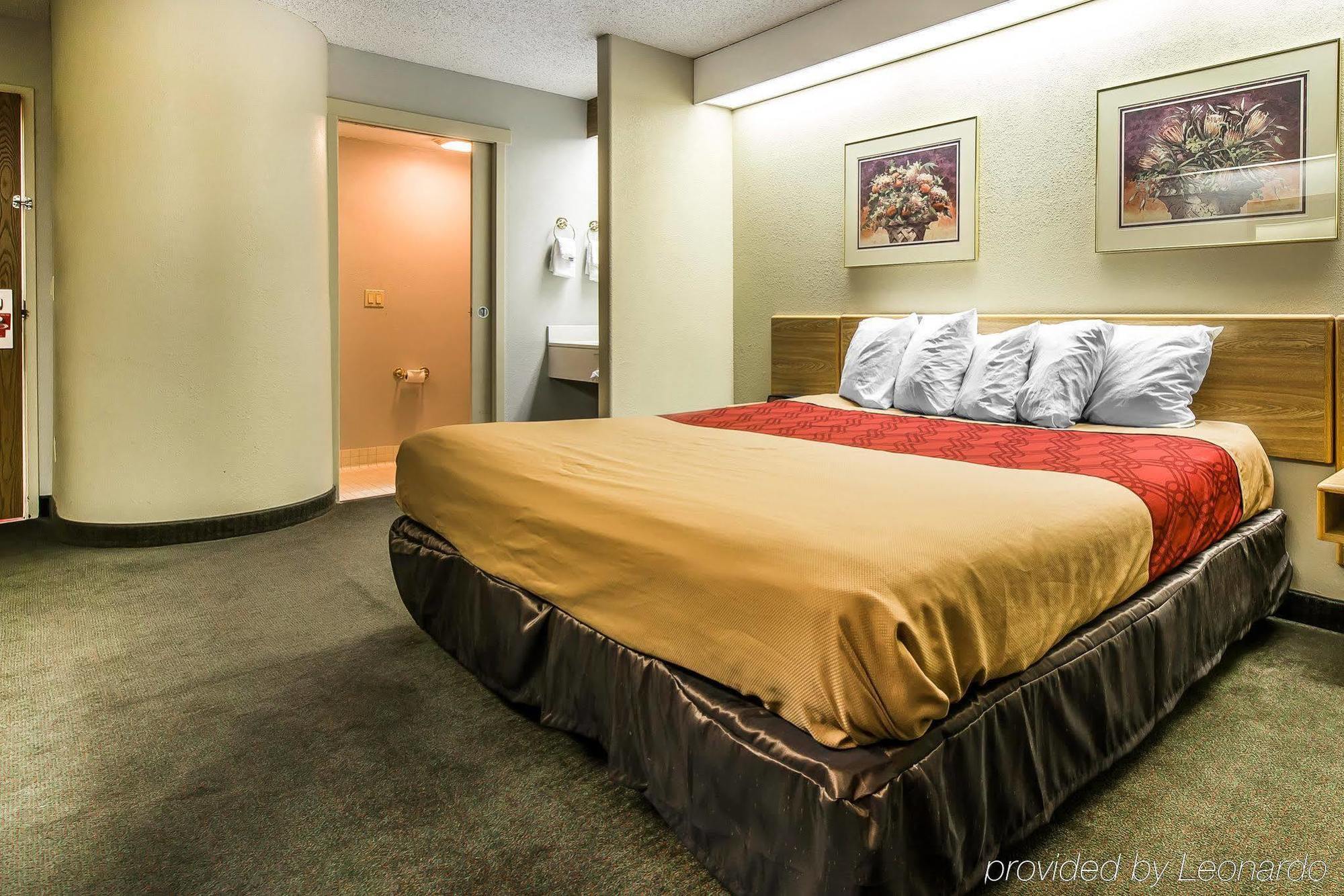 Days Inn By Wyndham Thornton Dış mekan fotoğraf