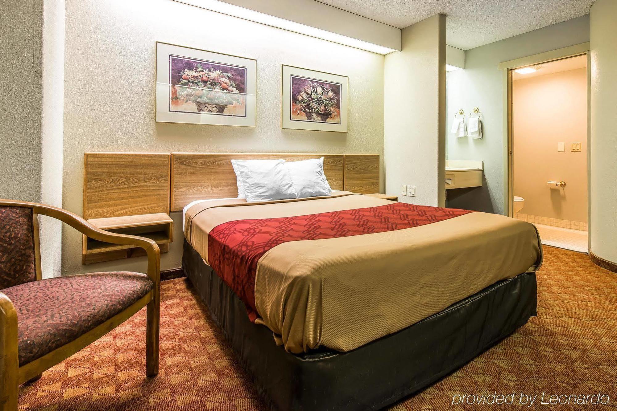 Days Inn By Wyndham Thornton Dış mekan fotoğraf