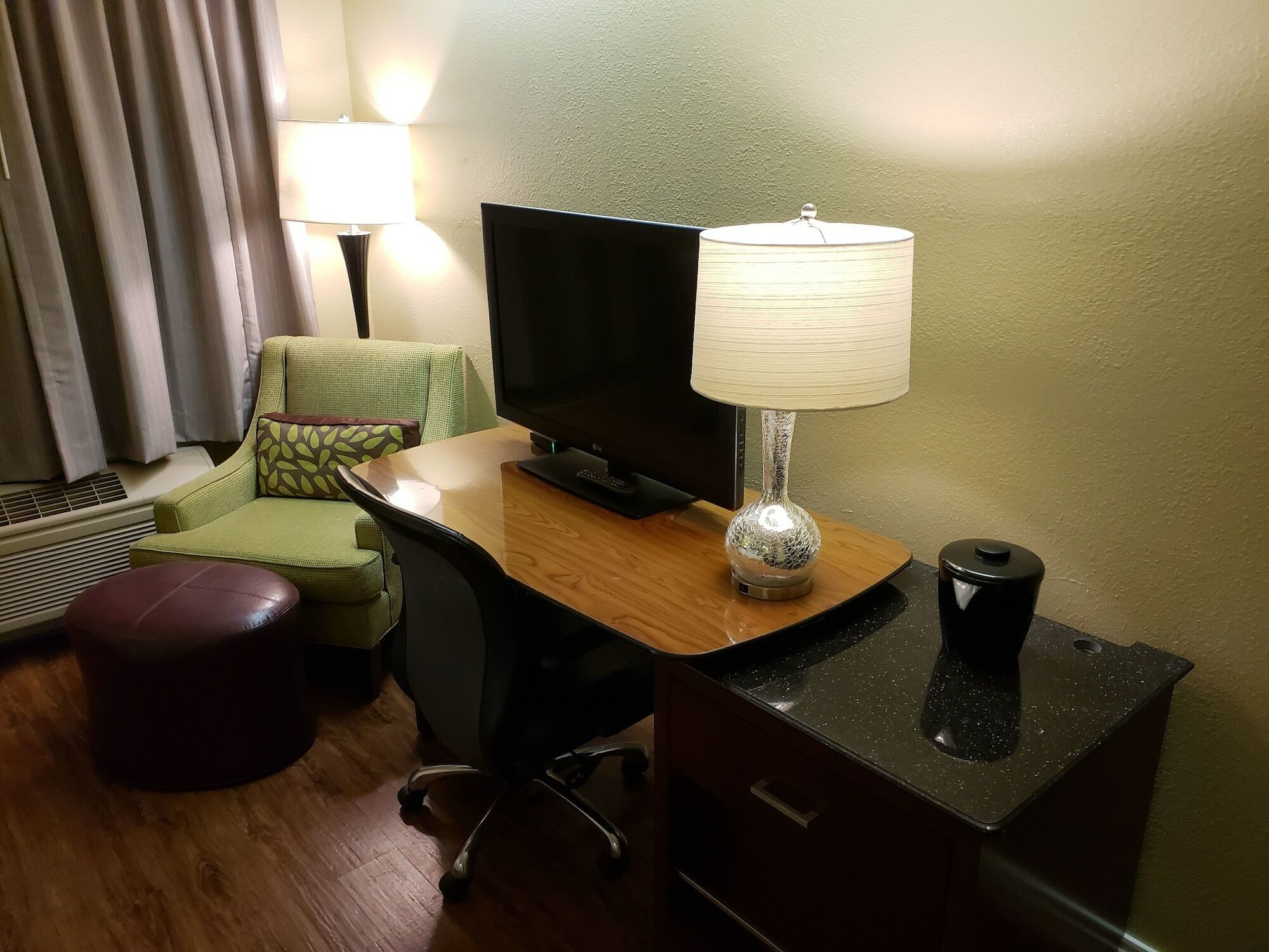 Days Inn By Wyndham Thornton Dış mekan fotoğraf